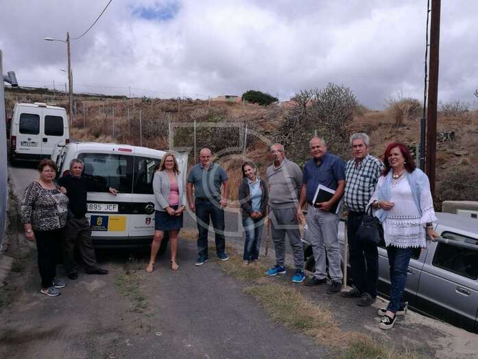 Saro Sosa, primera por la derecha, durante la visita a Montaña Las Palmas (Foto TA)